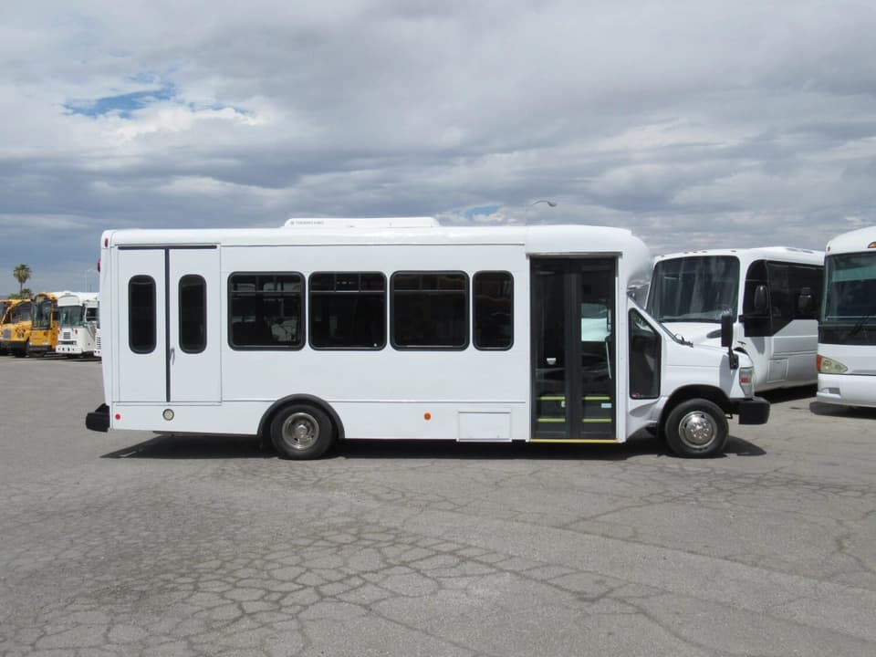 2014 Startrans Senator Shuttle Bus - Image 4