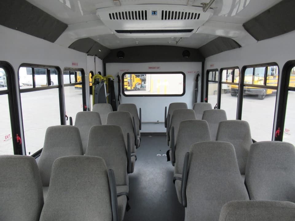 2014 Startrans Senator Shuttle Bus - Image 9