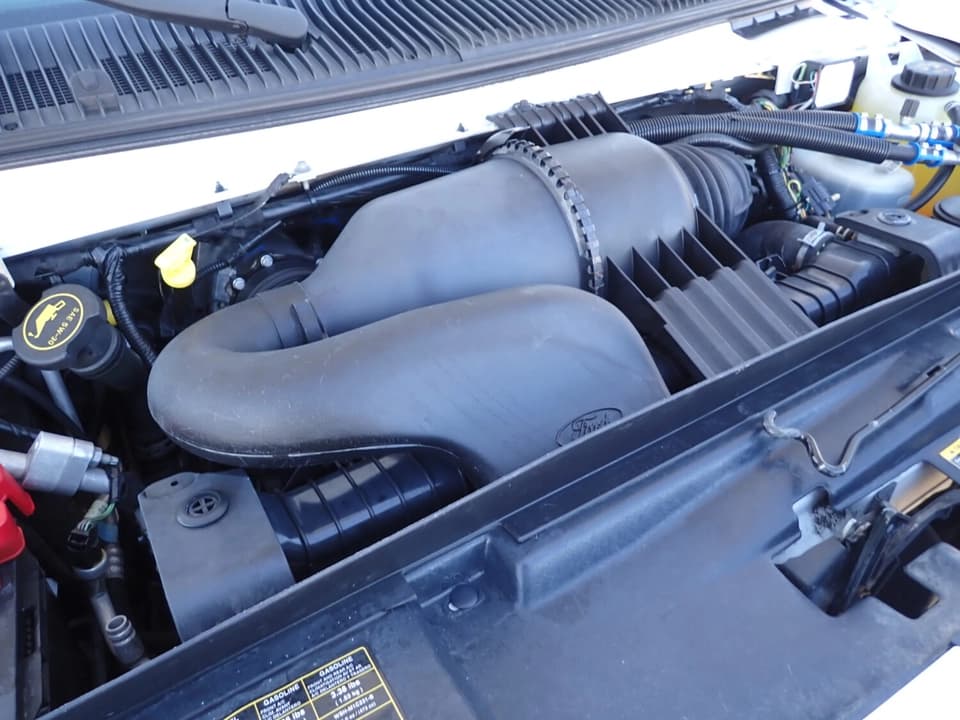 2017 Ford Starcraft Allstar Shuttle Bus - Image 11