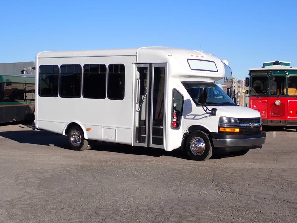 2020 Chevrolet Starcraft Allstar Shuttle Bus - Image 1