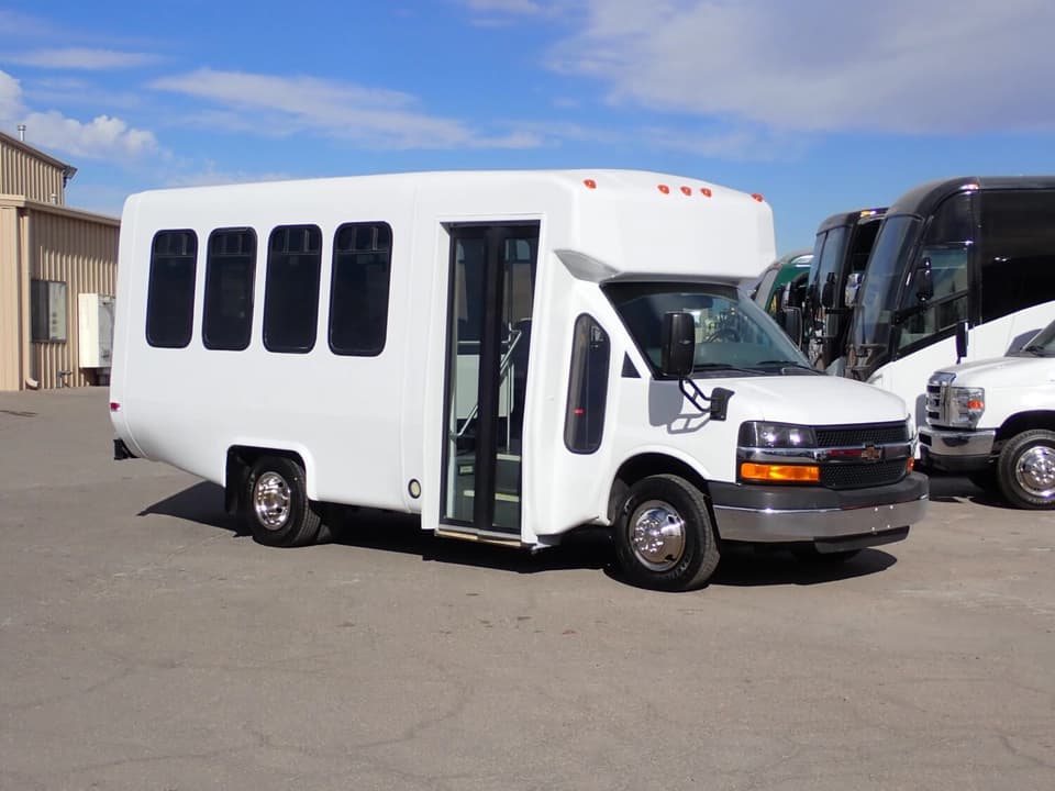 2014 Chevrolet Diamond Coach VIP 2000 Shuttle Bus - Image 1