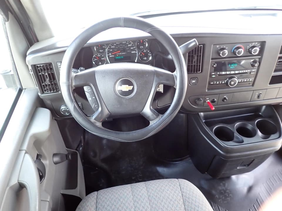 2014 Chevrolet Diamond Coach VIP 2000 Shuttle Bus - Image 10
