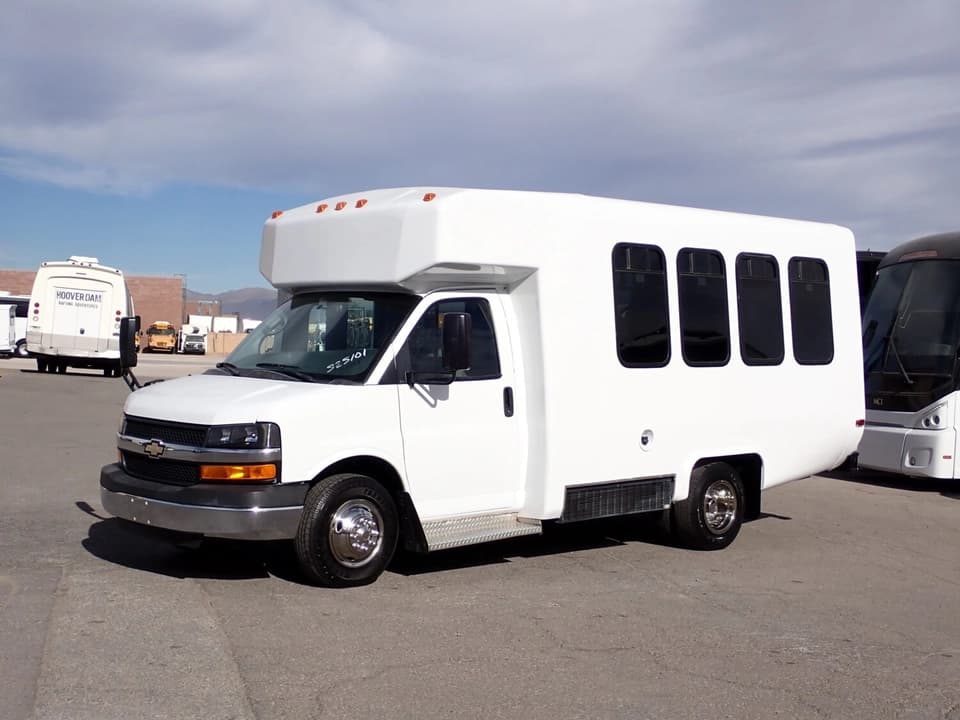2014 Chevrolet Diamond Coach VIP 2000 Shuttle Bus - Image 3
