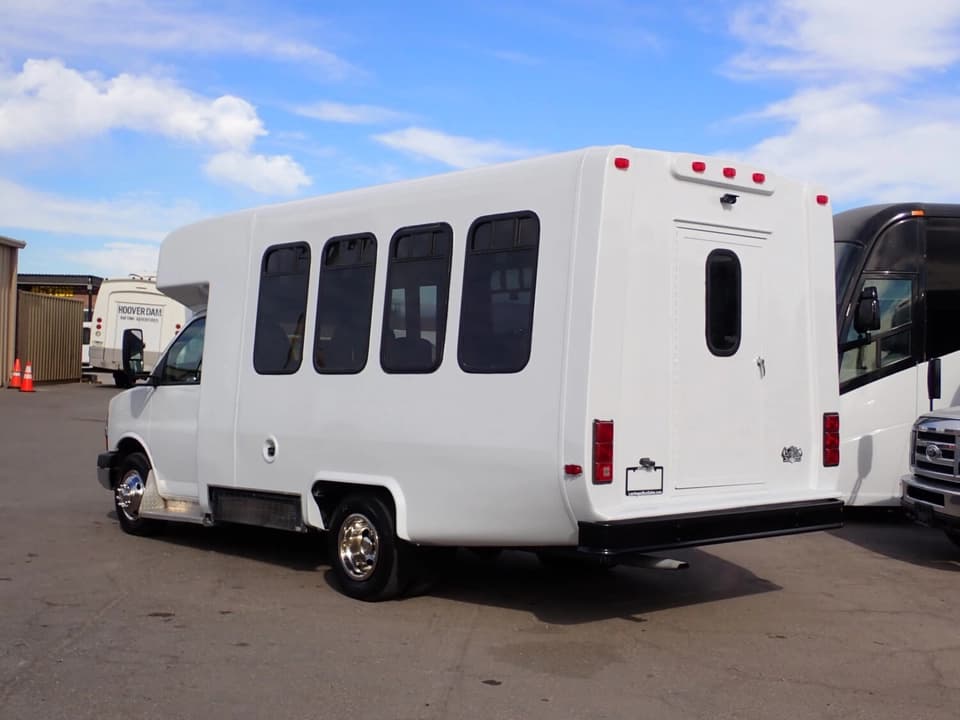 2014 Chevrolet Diamond Coach VIP 2000 Shuttle Bus - Image 5