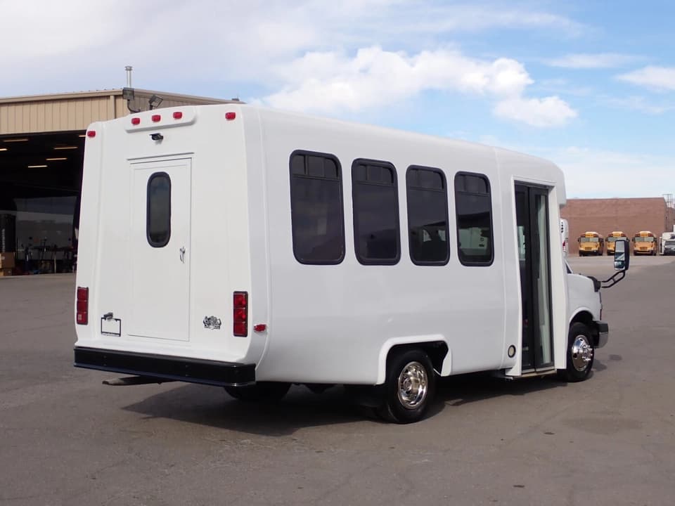 2014 Chevrolet Diamond Coach VIP 2000 Shuttle Bus - Image 6
