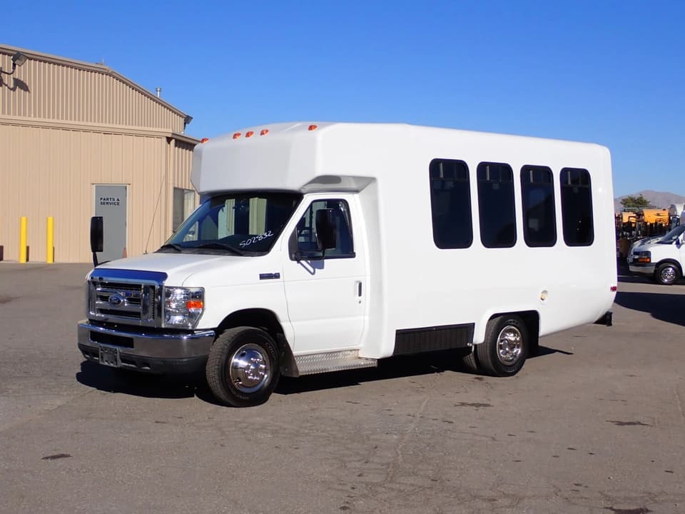2015 Ford Diamond Coach VIP 2000 Shuttle Bus - Image 3