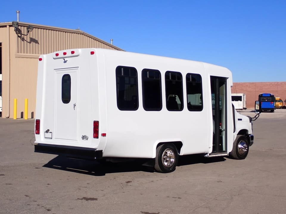2015 Ford Diamond Coach VIP 2000 Shuttle Bus - Image 6