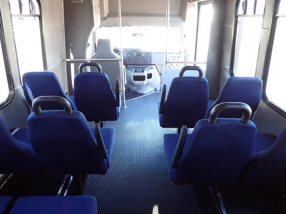 2015 Ford Diamond Coach VIP 2000 Shuttle Bus - Image 9