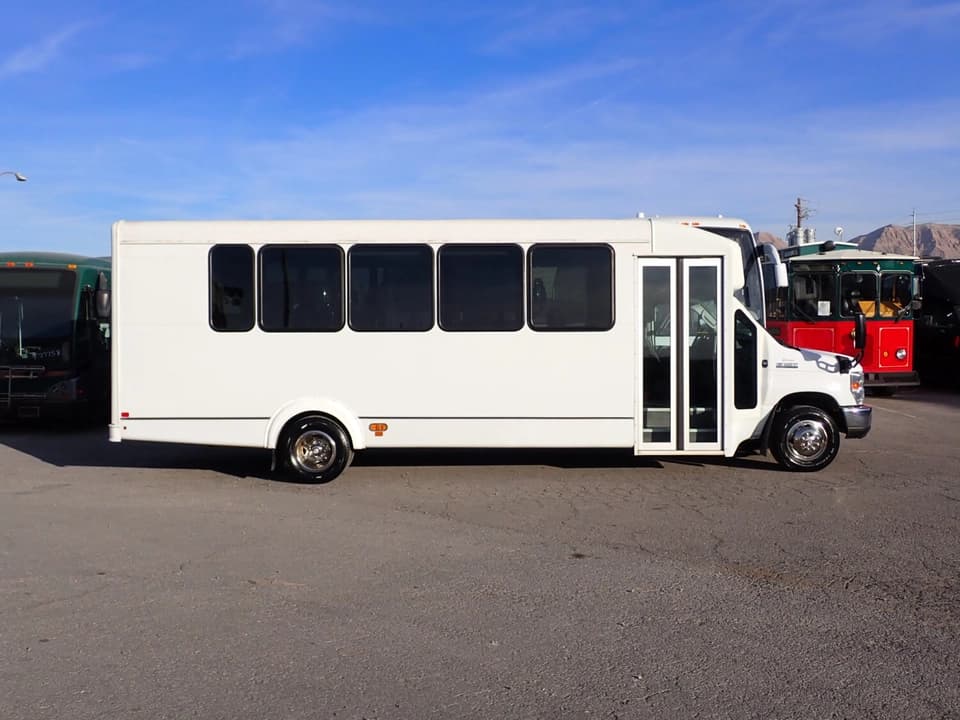 2019 Ford Goshen Impulse Shuttle Bus - Image 4