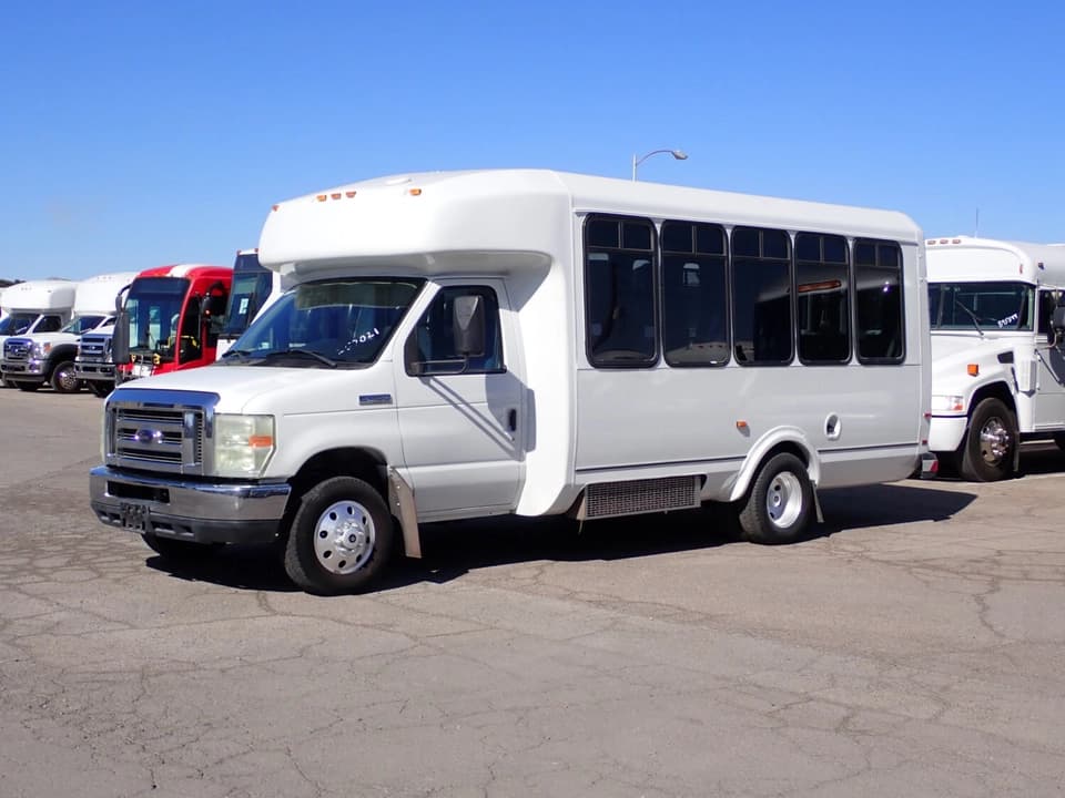 2009 Ford ElDorado Aerotech Shuttle Bus - Image 3