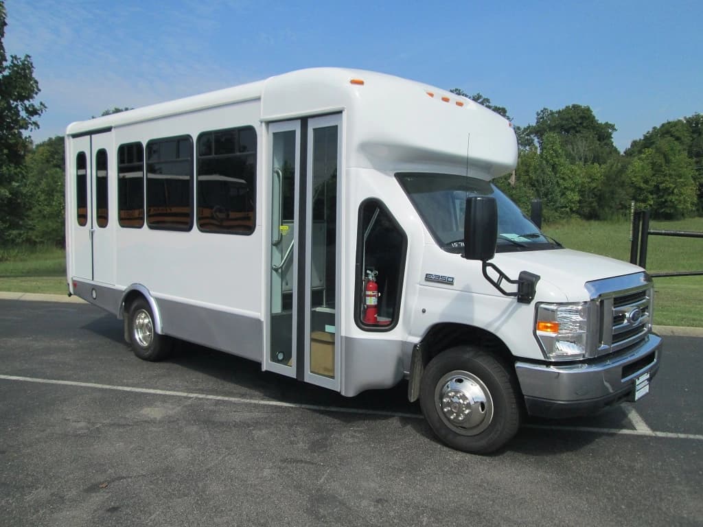 2025 StarTrans Senator Shuttle Bus - Image 1