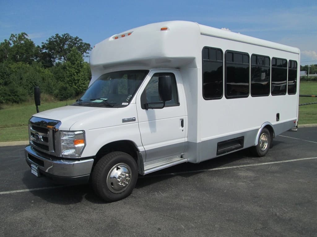 2025 StarTrans Senator Shuttle Bus - Image 2