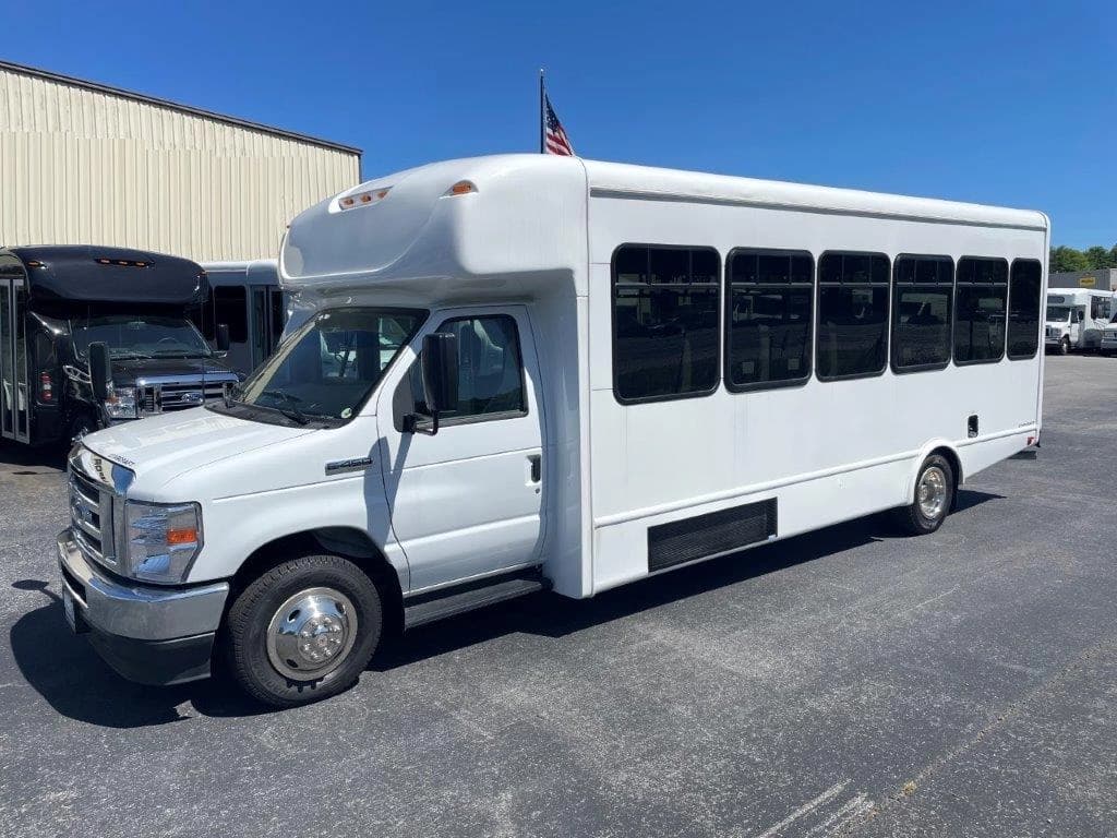 2025 Starcraft Allstar Mid Size Bus - Image 1