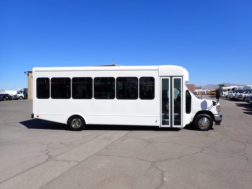 2023 Ford ElDorado Advantage Shuttle Bus - Image 4