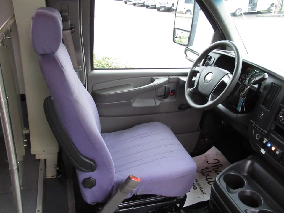 2010 Chevrolet Champion ADA Shuttle Bus - Image 4