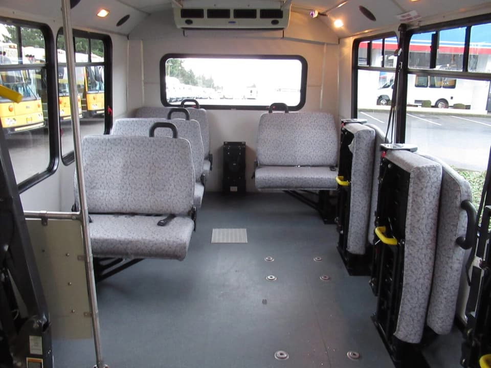 2010 Chevrolet Champion ADA Shuttle Bus - Image 5