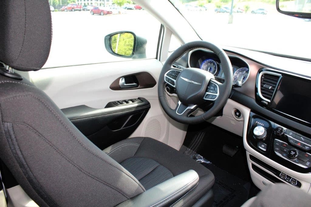 2024 Chrysler Voyager LX Van - Image 10