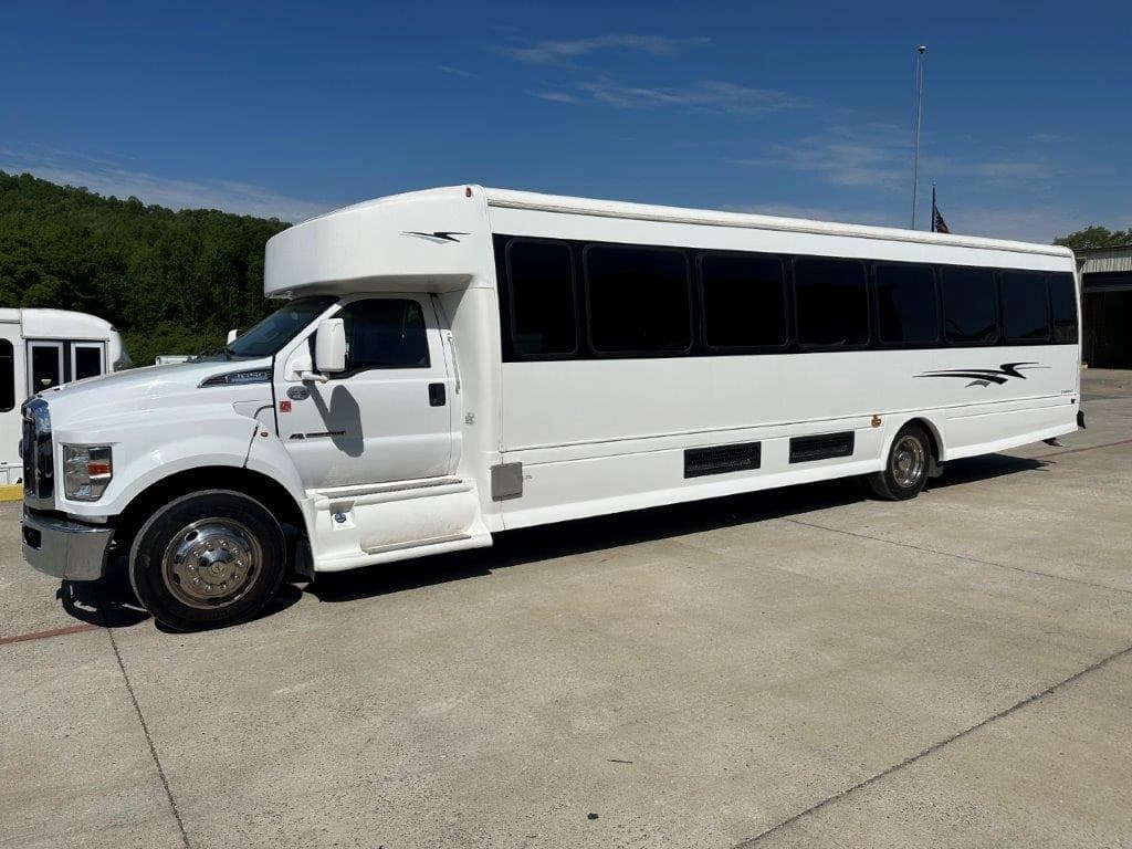 2018 Starcraft XLT Shuttle Bus - Image 2