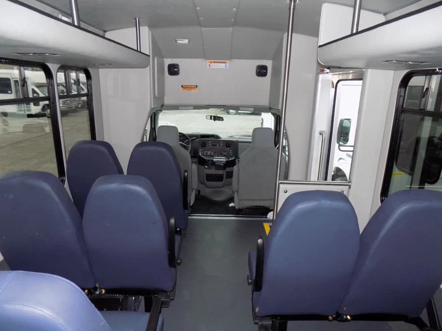 2025 Chevrolet 4500 Starcraft Shuttle Bus - Image 3