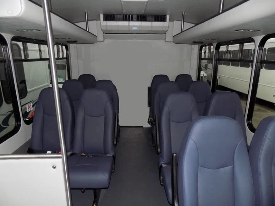 2025 Chevrolet 4500 Starcraft Shuttle Bus - Image 4