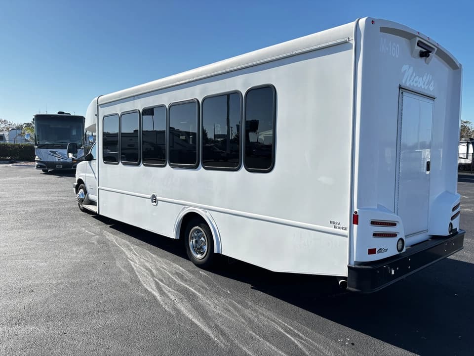 2021 Chevy G4500 Shuttle Bus - Image 13