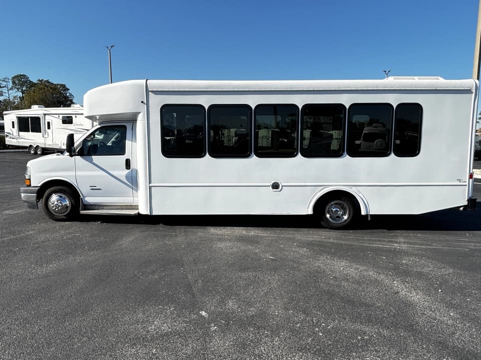 2021 Chevy G4500 Shuttle Bus - Image 11