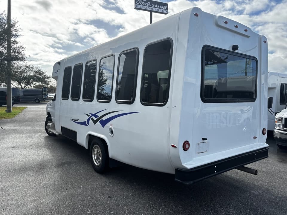2021 Ford E450 Shuttle Bus - Image 9