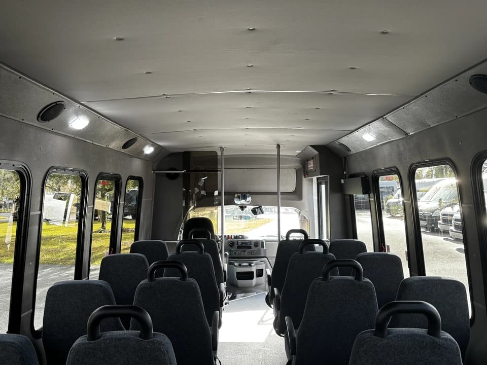 2021 Ford E450 Shuttle Bus - Image 4
