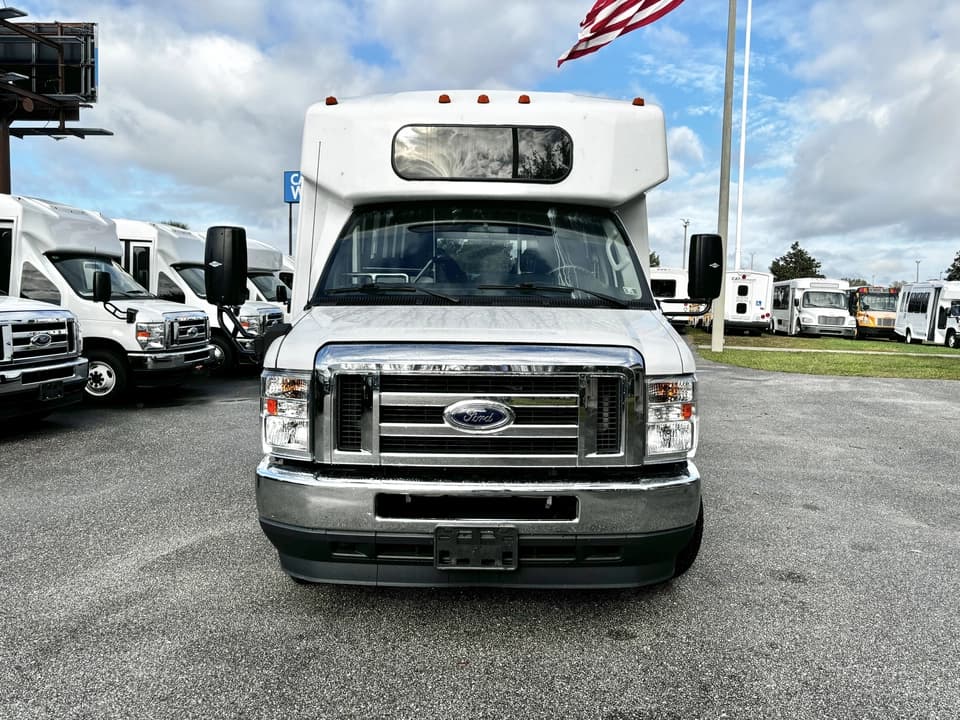 2021 Ford E450 Shuttle Bus - Image 6