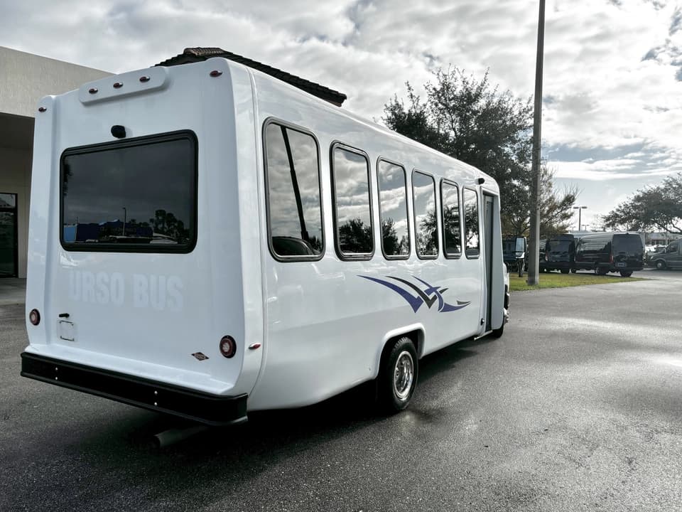 2021 Ford E450 Shuttle Bus - Image 8