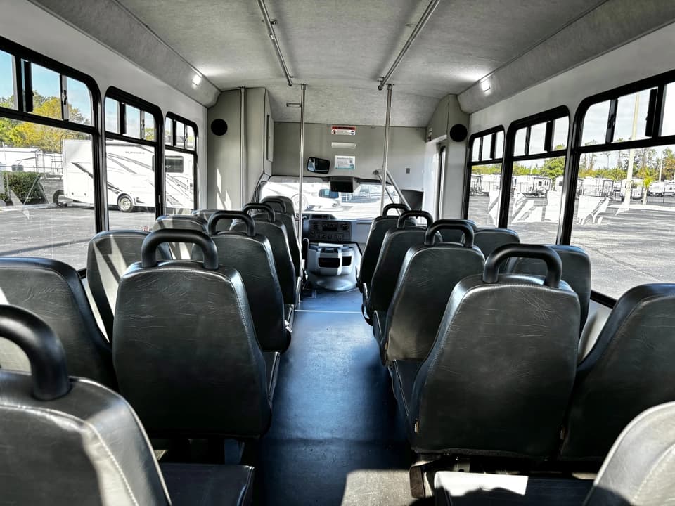 2020 Ford E450 Shuttle Bus - Image 11
