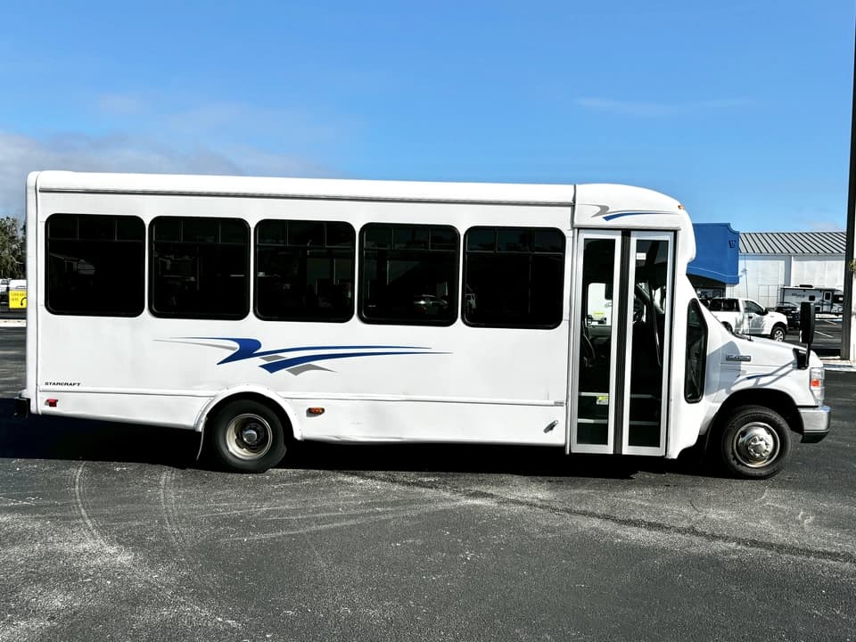 2020 Ford E450 Shuttle Bus - Image 14