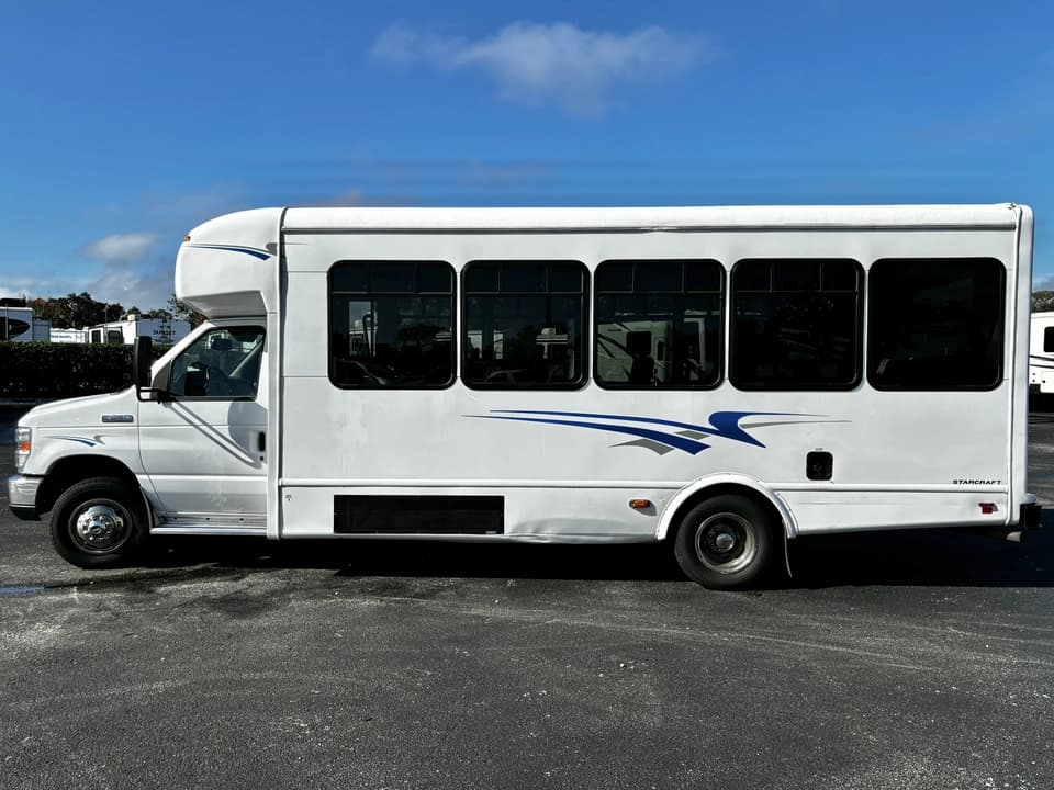 2020 Ford E450 Shuttle Bus - Image 15