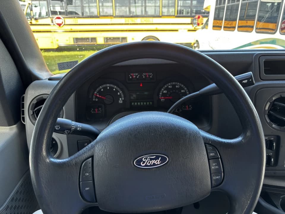 2020 Ford E450 Shuttle Bus - Image 5