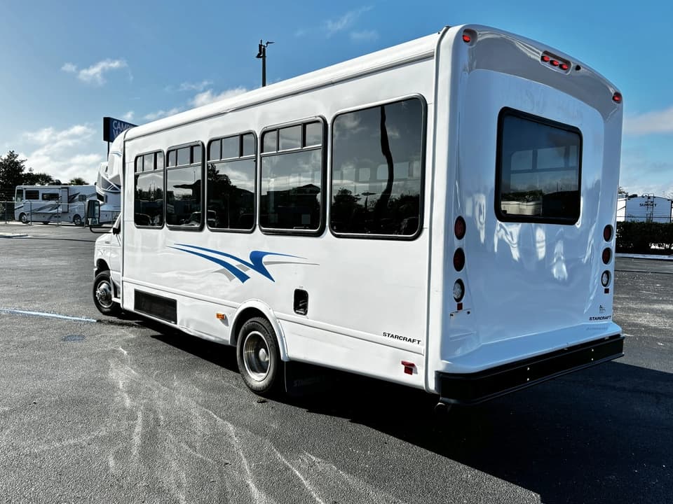 2020 Ford E450 Shuttle Bus - Image 3
