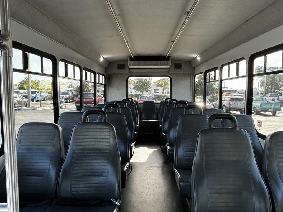 2020 Ford E450 Shuttle Bus - Image 9