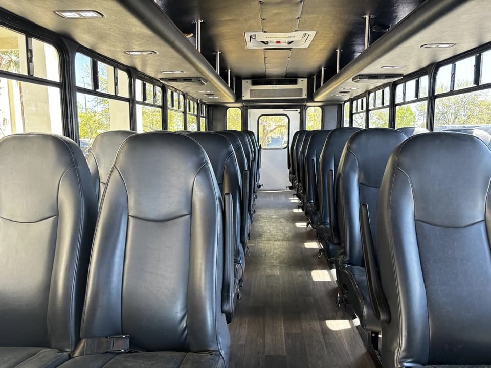 2019 Ford F550 Shuttle Bus - Image 15