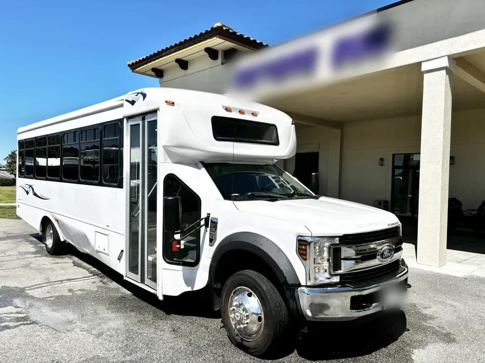 2019 Ford F550 Shuttle Bus - Image 7