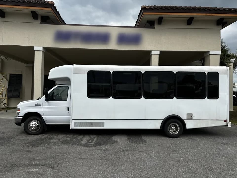 2018 Ford E450 Shuttle Bus - Image 3
