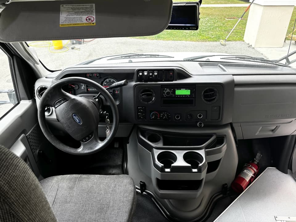 2018 Ford E450 Shuttle Bus - Image 8