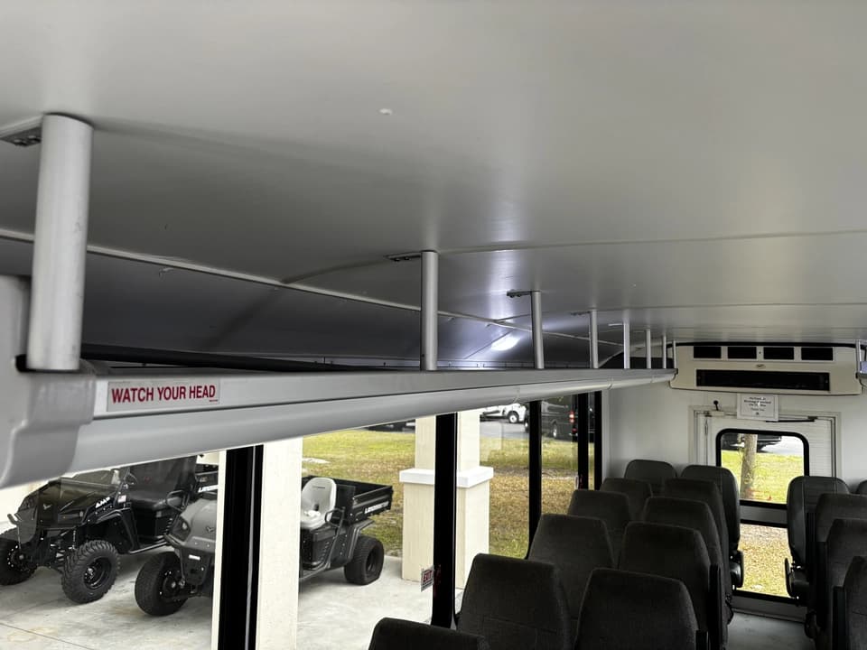2018 Ford E450 Shuttle Bus - Image 13