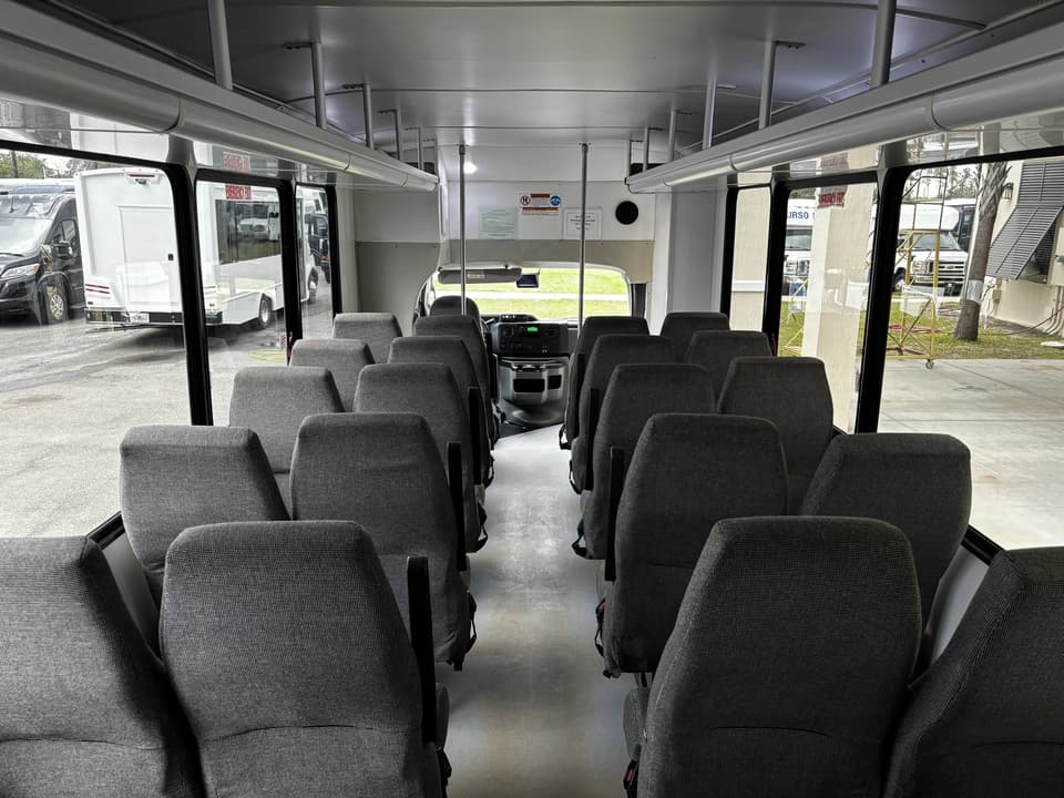 2018 Ford E450 Shuttle Bus - Image 9