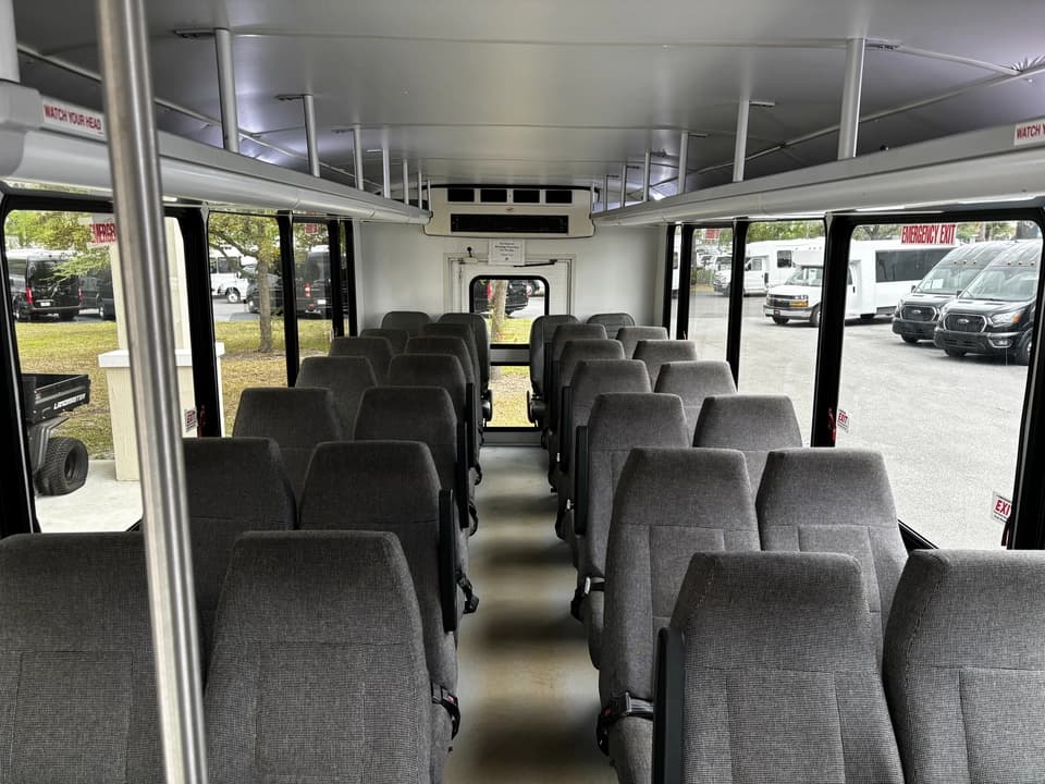 2018 Ford E450 Shuttle Bus - Image 11