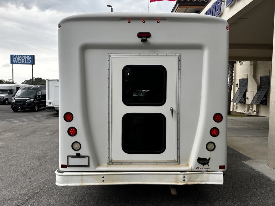 2018 Ford E450 Shuttle Bus - Image 4