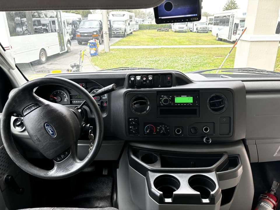 2018 Ford E450 Shuttle Bus - Image 12