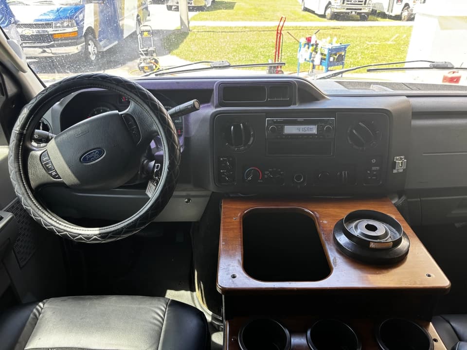 2018 Ford E350 Shuttle Bus - Image 9