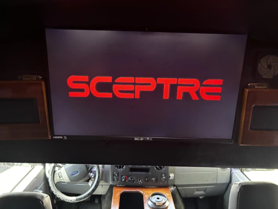 2018 Ford E350 Shuttle Bus - Image 16