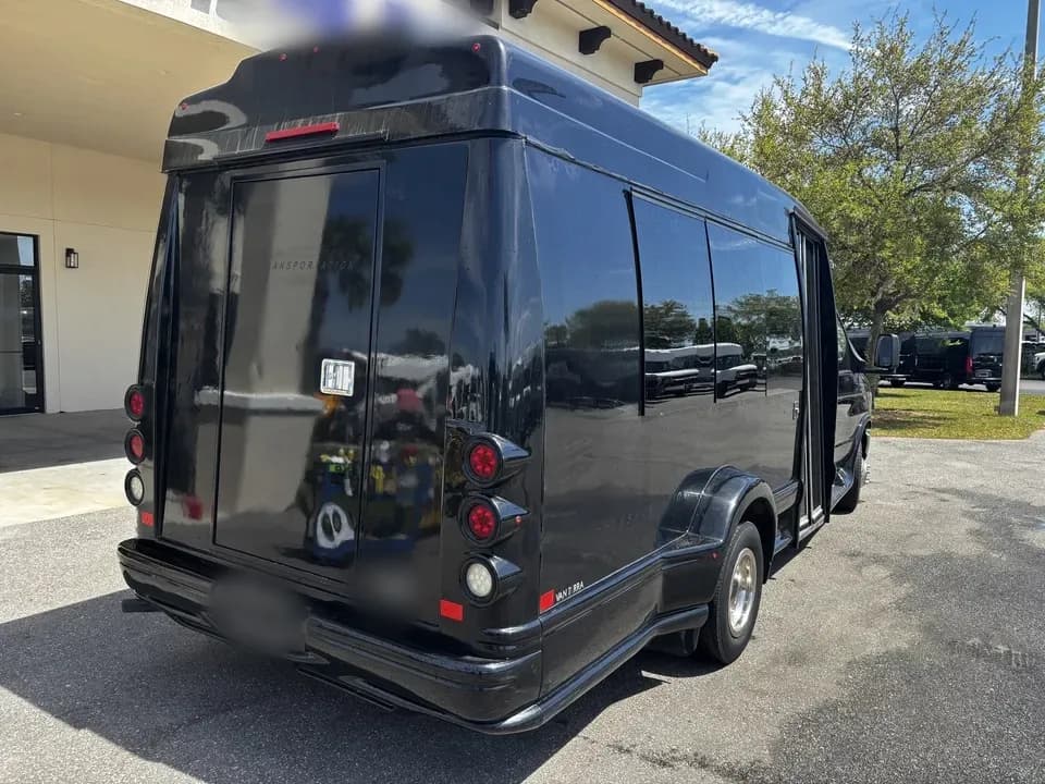 2018 Ford E350 Shuttle Bus - Image 5