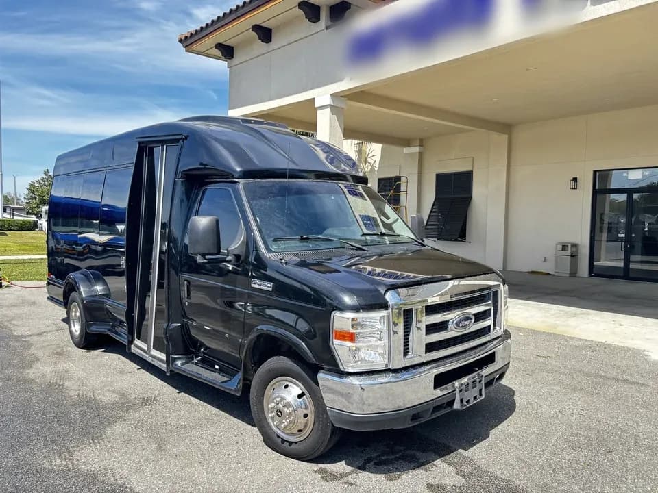 2018 Ford E350 Shuttle Bus - Image 2