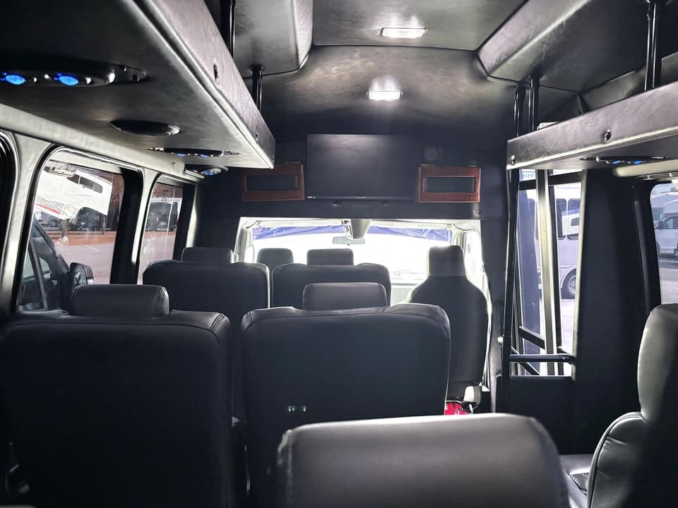 2018 Ford E350 Shuttle Bus - Image 14
